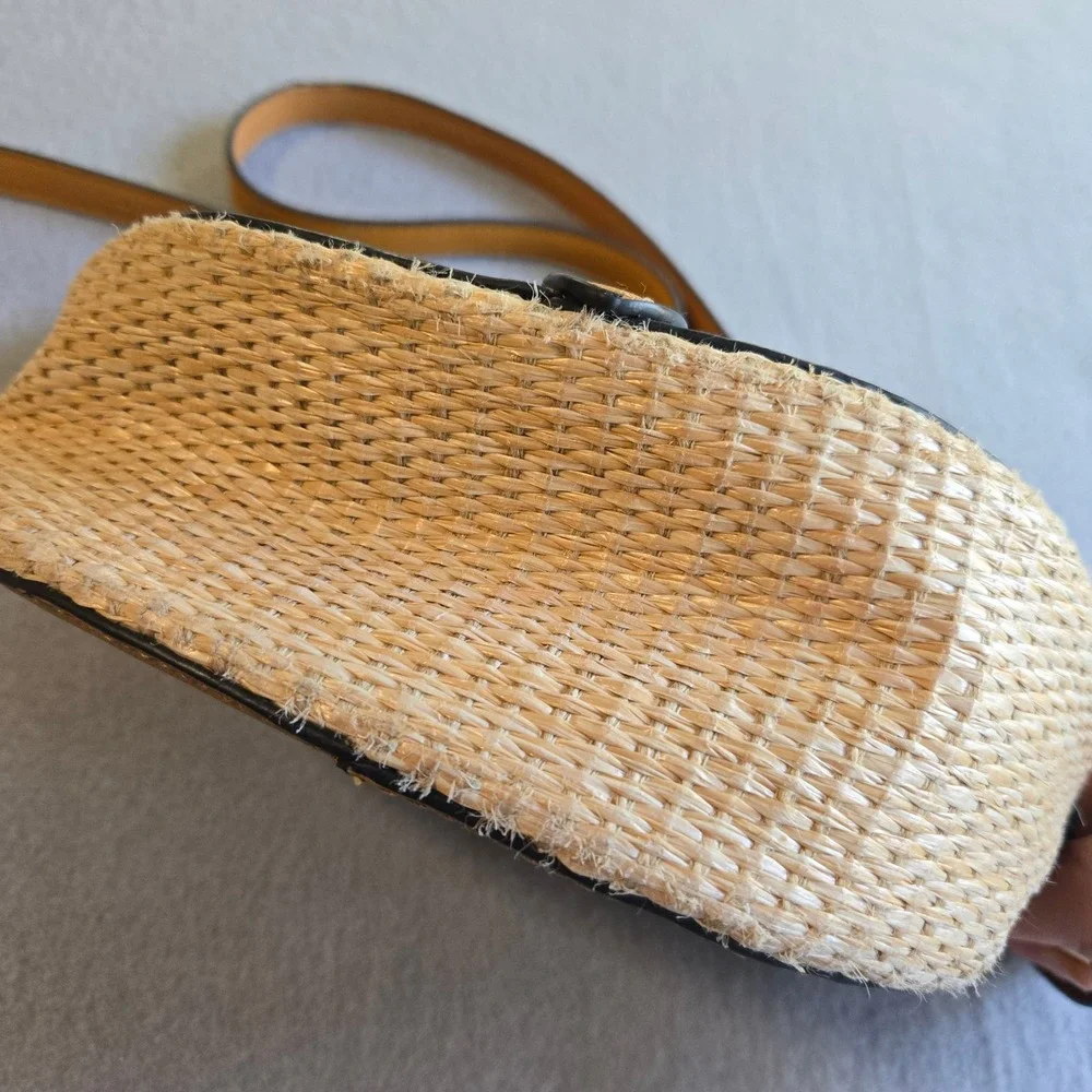 Izzy & Ali Crossbody Bag Womens Small Tan Woven Straw Faux Leather Saddle Purse